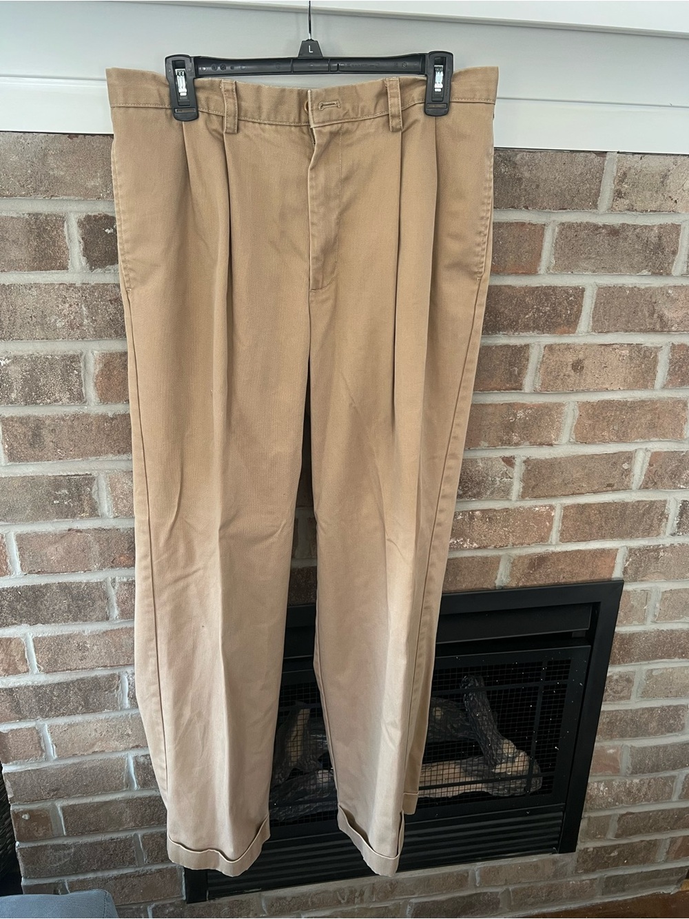 Izod Men's Tan Pleated Chino Pants